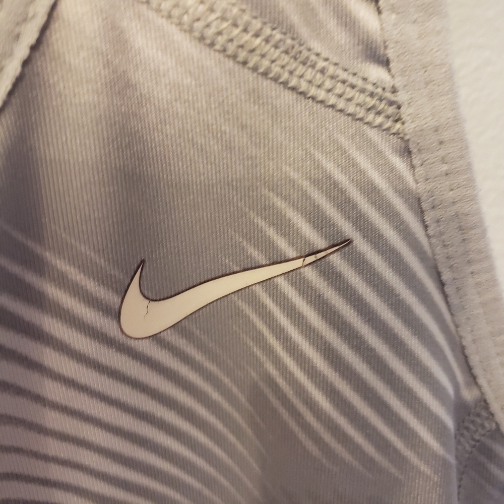 Nike Dri-Fit Razor Back Tank with Built in Bra Size L - Picture 4 of 6